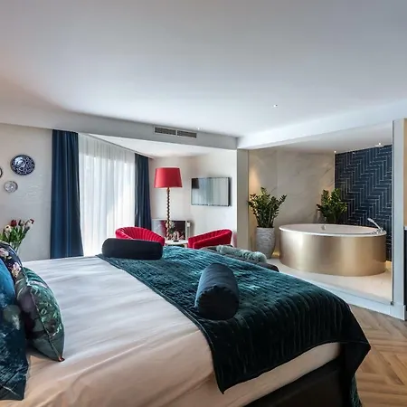 호텔 반 데르 발크 레이던 4*